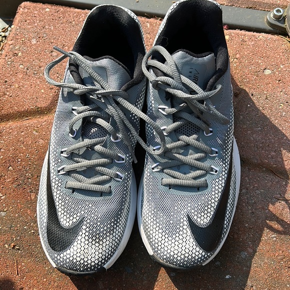 Nike Men's Air Max Infuriate Low Cool Grey / Black-White Ankle-High Basketball - Picture 1 of 3